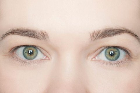 Zjistěte, kdy již na povislá oční víčka pomůže jen operace